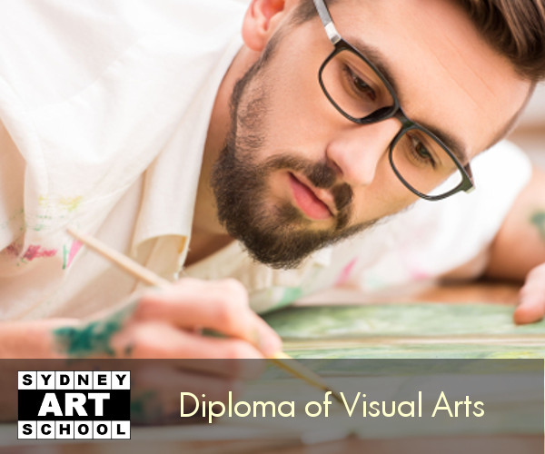 diploma of visual arts student 600x500